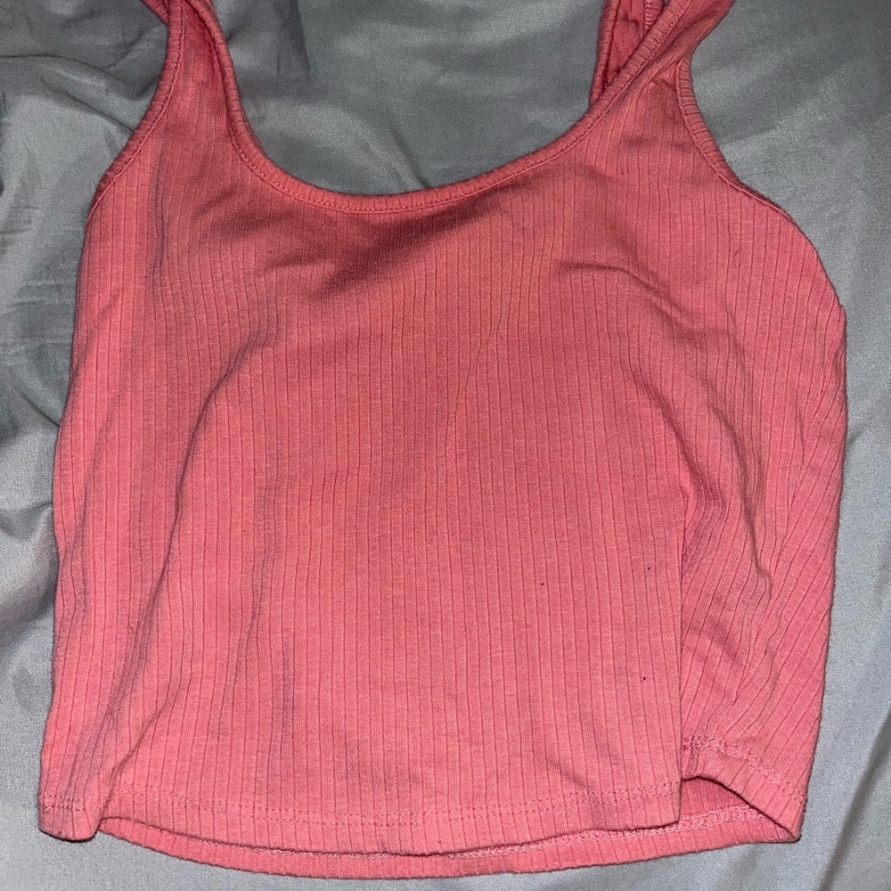 Cropped pink tank top